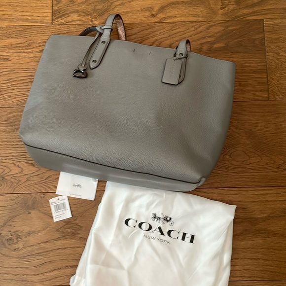 Coach tote handbag in grey color with signature coach interior - Picture 6 of 15